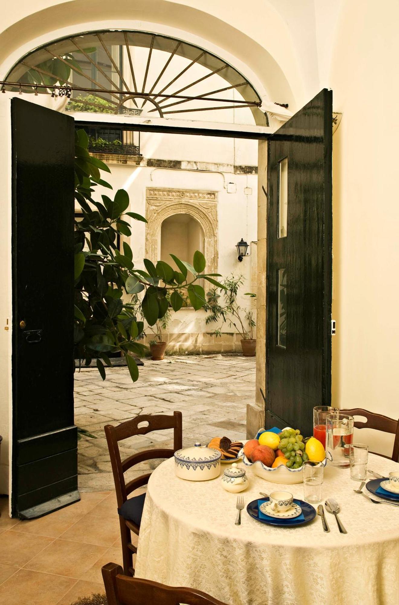 Appartement Palazzo Bernardini à Lecce Extérieur photo